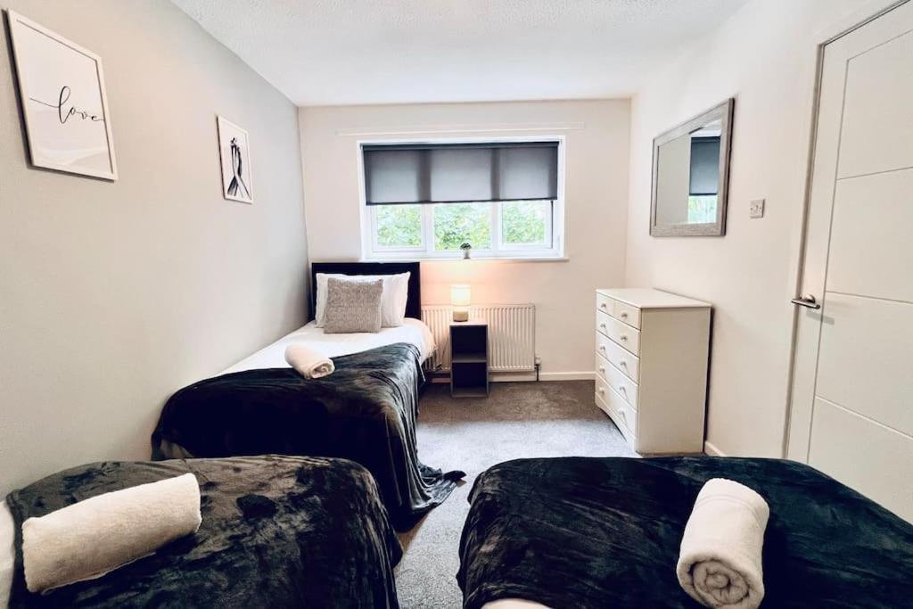 Urban Bliss Stylish Townhouse With Free Parking For A Convenient City Stay Liverpool Dış mekan fotoğraf