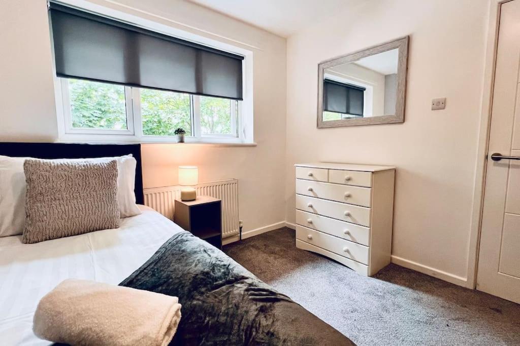 Urban Bliss Stylish Townhouse With Free Parking For A Convenient City Stay Liverpool Dış mekan fotoğraf